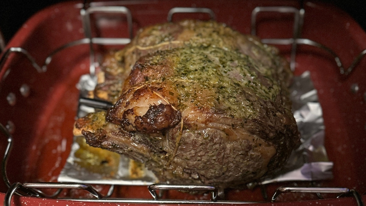 prime rib roast using minced garlic and italian herb paste